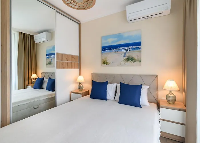 Marine Deluxe Aziz Konstantin ve Elena