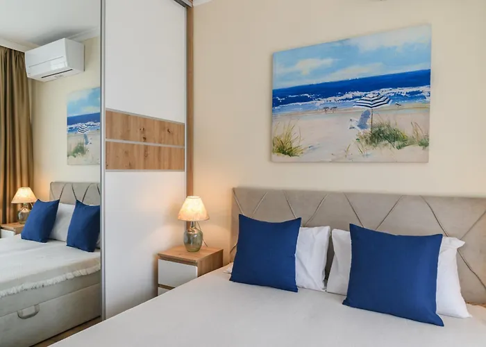 Marine Deluxe * Saints Constantine and Helena