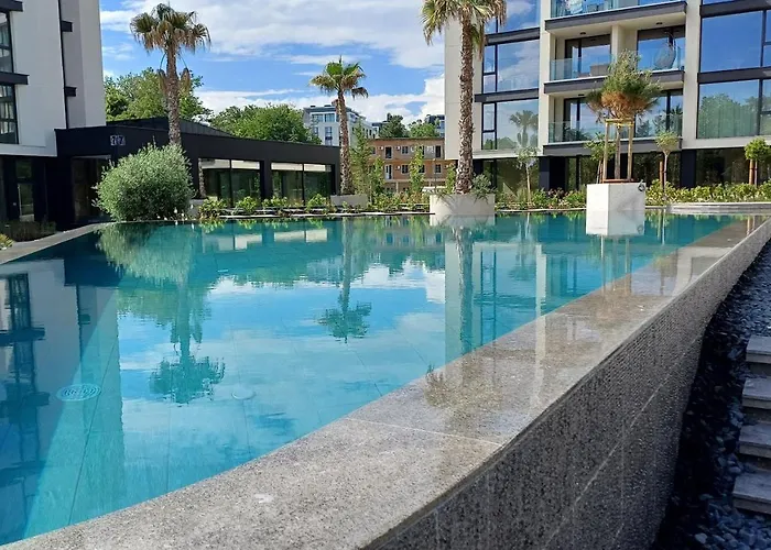 Marine Deluxe * Saints Constantine and Helena